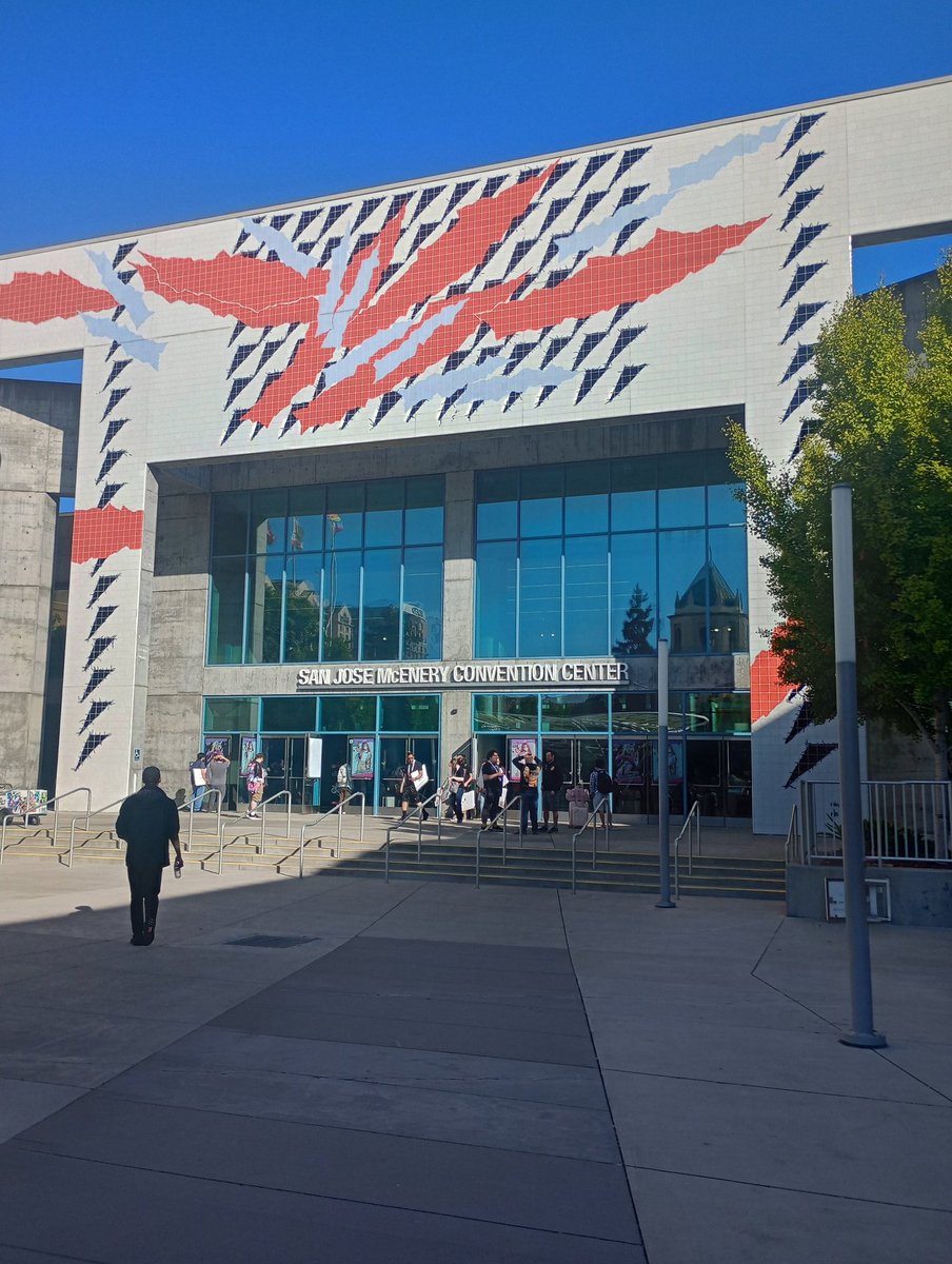 Good bye Offkai. It's been a fun ride. Met many nice people, had many good times. Not looking forward to post-con blues. Sad I missed a few meet and greets. Shout out to Himawari, the capipi guild, the VTC booth, Janus, and Necro for shooting the shit with me during the con.