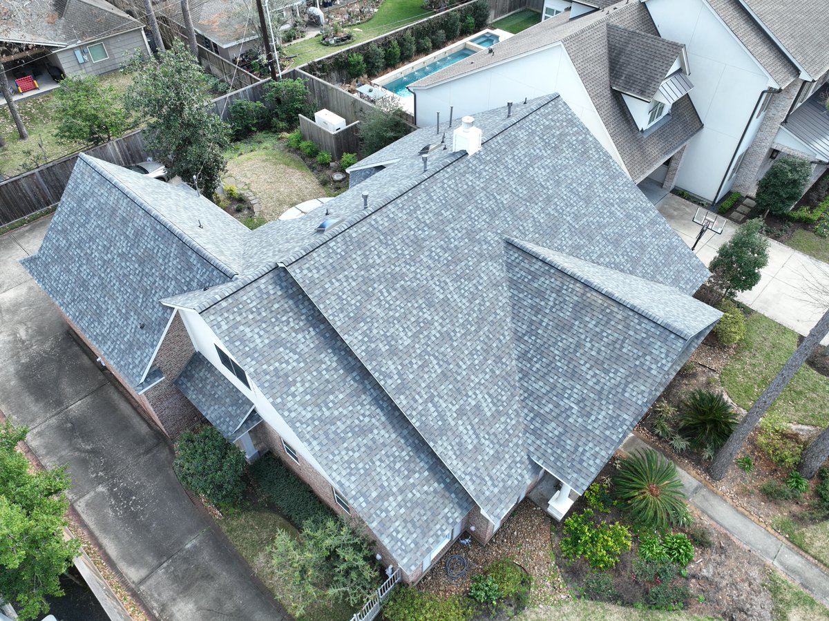 CraddockRoofing's tweet image. Protect your family with a durable roof! 🏠 Craddock Roofing provides top-quality, lasting roofing solutions with precise installation. ✨ Contact us now! 🤝 #RoofingExperts #HomeImprovement #QualityRoofing #CraddockRoofing #TrustedContractor