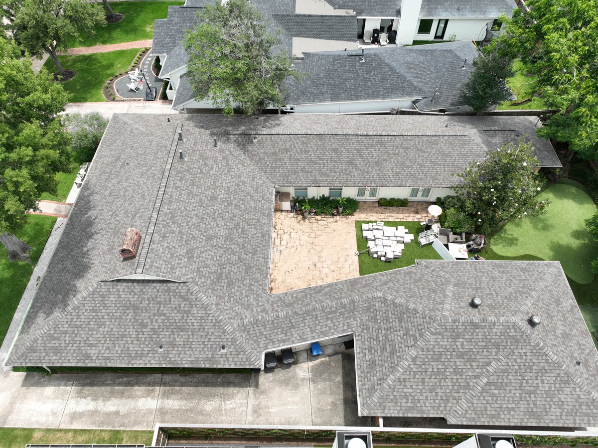 CraddockRoofing's tweet image. Protect your family with a durable roof! 🏠 Craddock Roofing provides top-quality, lasting roofing solutions with precise installation. ✨ Contact us now! 🤝 #RoofingExperts #HomeImprovement #QualityRoofing #CraddockRoofing #TrustedContractor