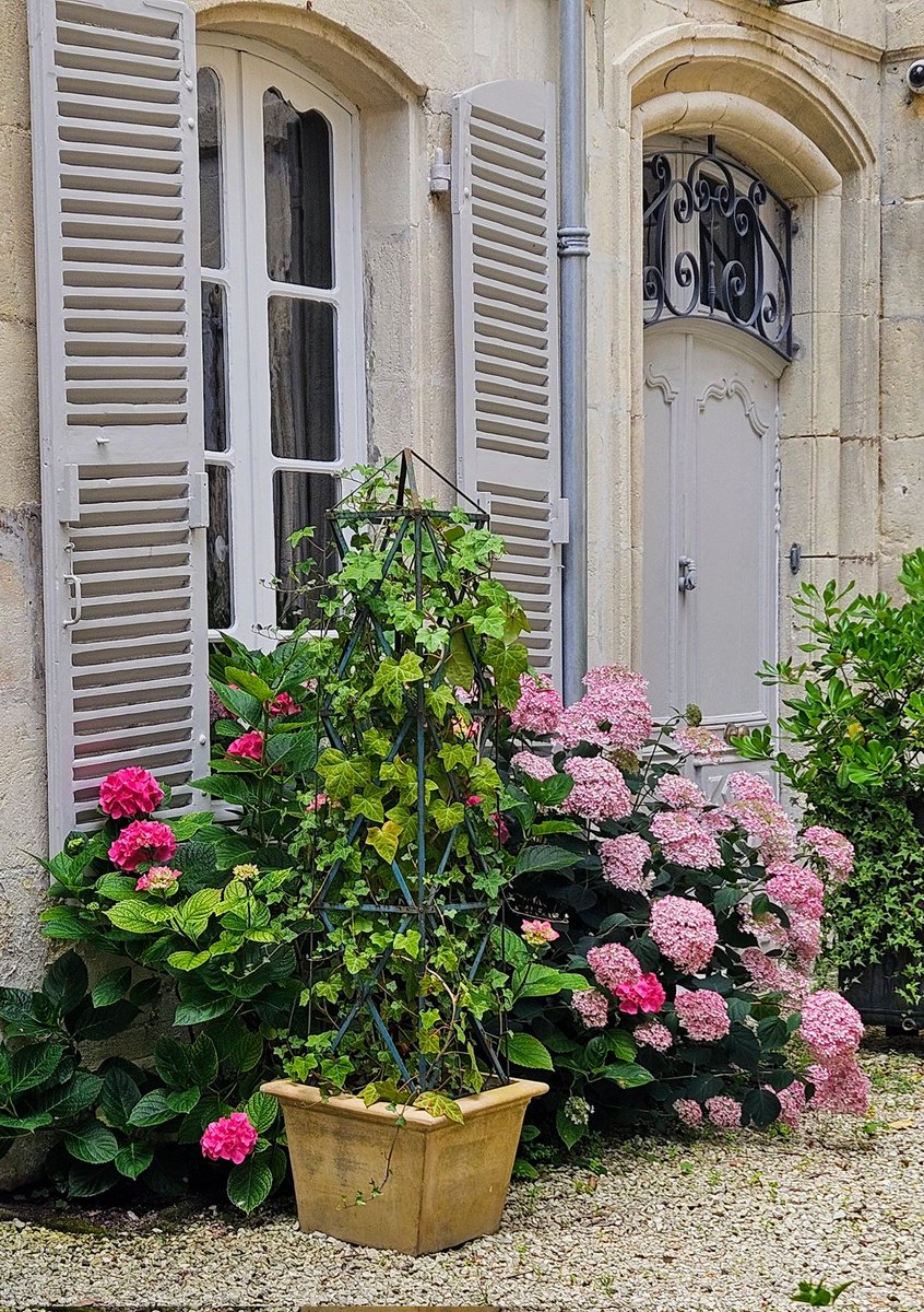 A very pretty doorway 🇲🇫