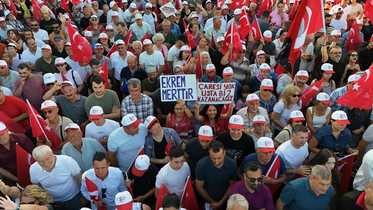 Dilek Kaya İmamoğlu (@dk_imamoglu) on Twitter photo Tekirdağ’da millet, baskıların karşısında iradesini savunmak için meydandaydı. Korkutarak susturmaya çalışanların karşısında, adalet ve demokrasi için cesaretle ses yükseltti. İnançla, umutla, dayanışmayla geleceğimiz için mücadele etmeye devam edeceğiz!
<a href="/eczozgurozel/">Özgür Özel</a> Tekirdağ’da millet, baskıların karşısında iradesini savunmak için meydandaydı. Korkutarak susturmaya çalışanların karşısında, adalet ve demokrasi için cesaretle ses yükseltti. İnançla, umutla, dayanışmayla geleceğimiz için mücadele etmeye devam edeceğiz!
<a href="/eczozgurozel/">Özgür Özel</a>
