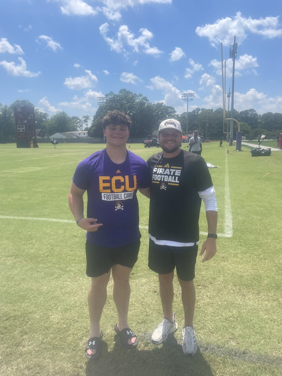 AustinGTremblay's tweet image. Had an amazing time today in Greenville!! Had an amazing talk with @Coach__Roy_Tesh and @_Hudge after camp concluded! Went undefeated in 1 on 1’s and today was an absolute perfect way to wrap up camp season for good. SENIOR YEAR 🔜‼️‼️