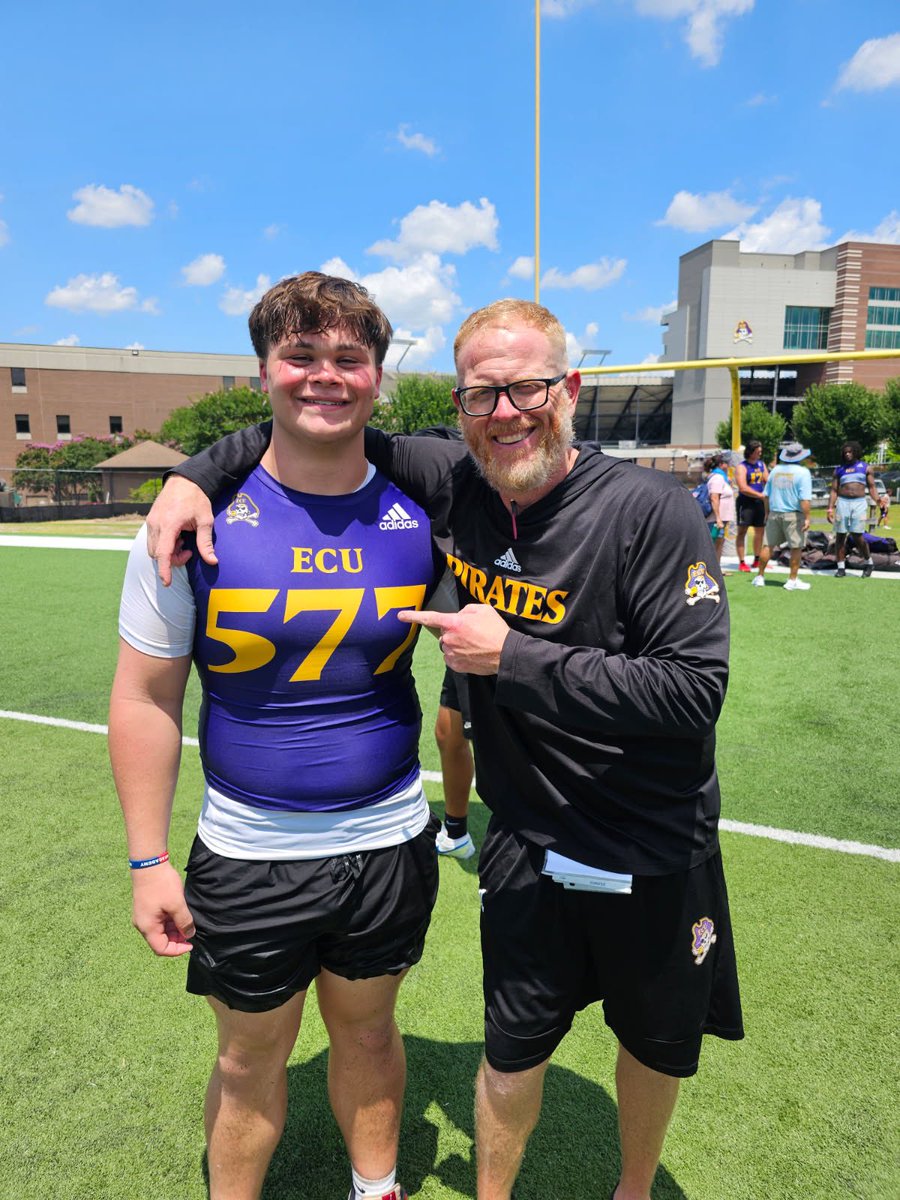 AustinGTremblay's tweet image. Had an amazing time today in Greenville!! Had an amazing talk with @Coach__Roy_Tesh and @_Hudge after camp concluded! Went undefeated in 1 on 1’s and today was an absolute perfect way to wrap up camp season for good. SENIOR YEAR 🔜‼️‼️