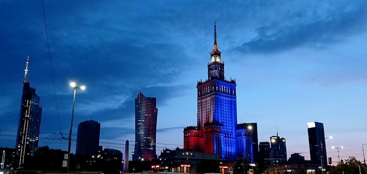 GMacraeBurnet's tweet image. "A gift from Stalin," as my taxi driver put it
#warsaw