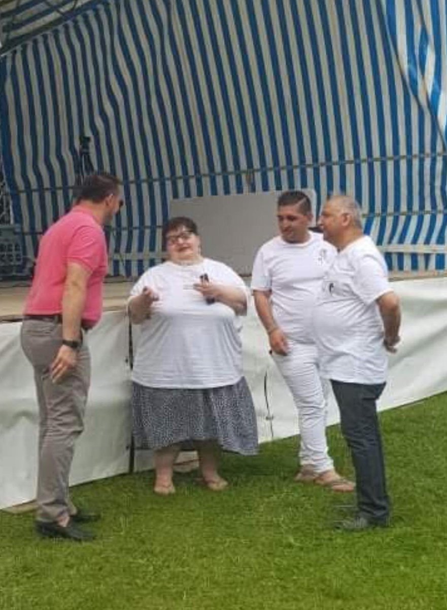 Il y a 6 ans mon association gagné le prix du plus beau stand de la St Jean d’Epône, mon père à mes côtés. Aujourd’hui on reçoit ce même prix 🏆 je pense forcément à mon père qui aurait apprécié cette victoire.