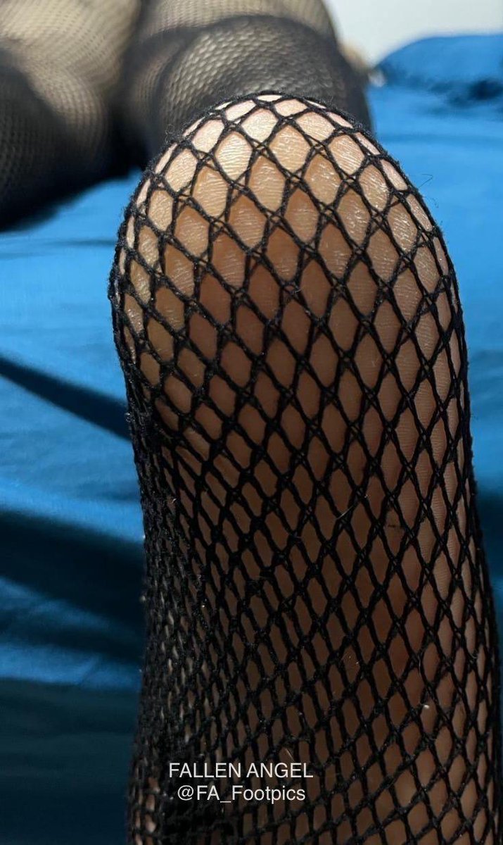 FA_Footpics's tweet photo. Stop what you are doing! Come closer! Look at my dry heels!

Stockings on or off? 

#Feet #Pies #Feetlovers #Footfetish #Sexyfeet https://t.co/TO0Eu9pDBz