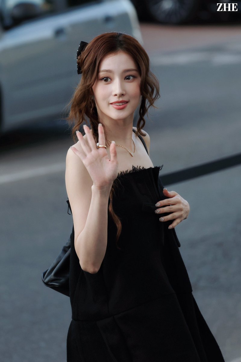 TARS432's tweet photo. #PradaSS26 #PradaxSANA #Prada #SANA https://t.co/boAz6ZYfHt