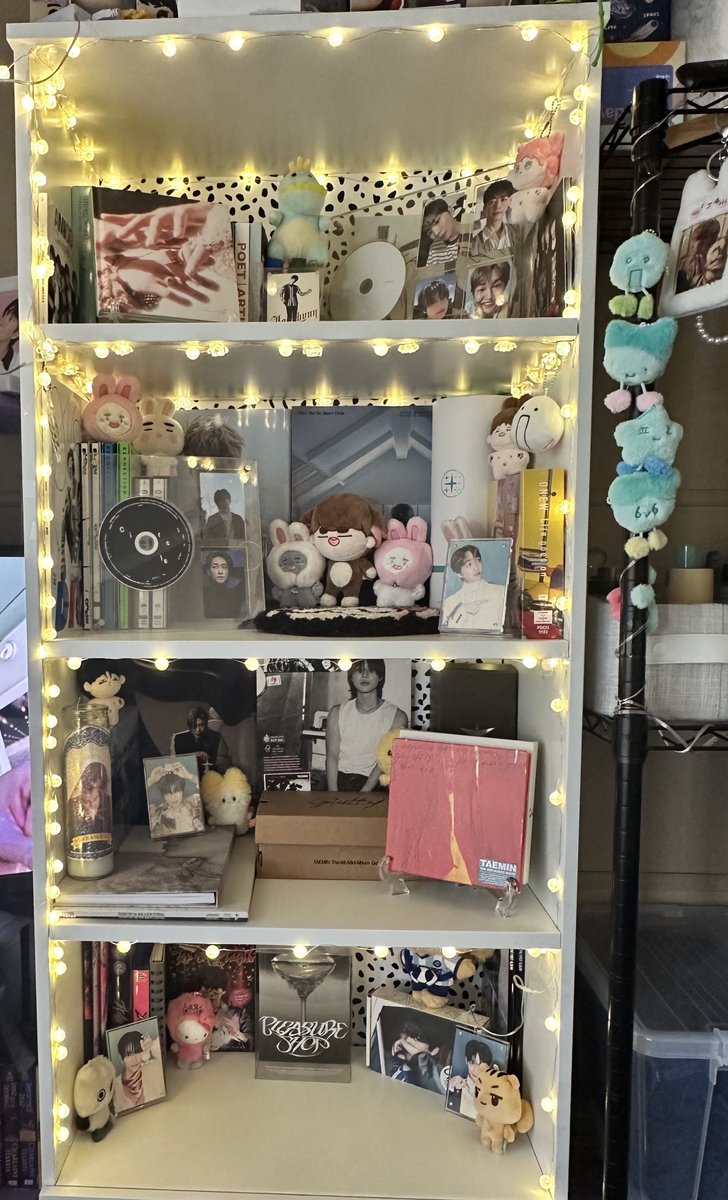 BookSuburbia's tweet photo. Ok, this is my #SHRINee look for this summer. The plushies stick perfectly to my rack (I don’t have a closet and I keep all my clothes in boxes 🤭) and I added string lights to all 4 shelves. Top is for some of my #SHINee albums + Jjong, 2nd is still Jinki’s (the SHINee lighstick fits best here), I switched #Taemin’s to the 3rd level cause his lightick box fits there, and MinKey are sharing the bottom one cause I feel like I have more plushies and I can see the martini #PleasureShop glass at eye level if I’m lying in bed lol.
My pride and joy 🥹. It may not be much, but it makes me happy 🥰.