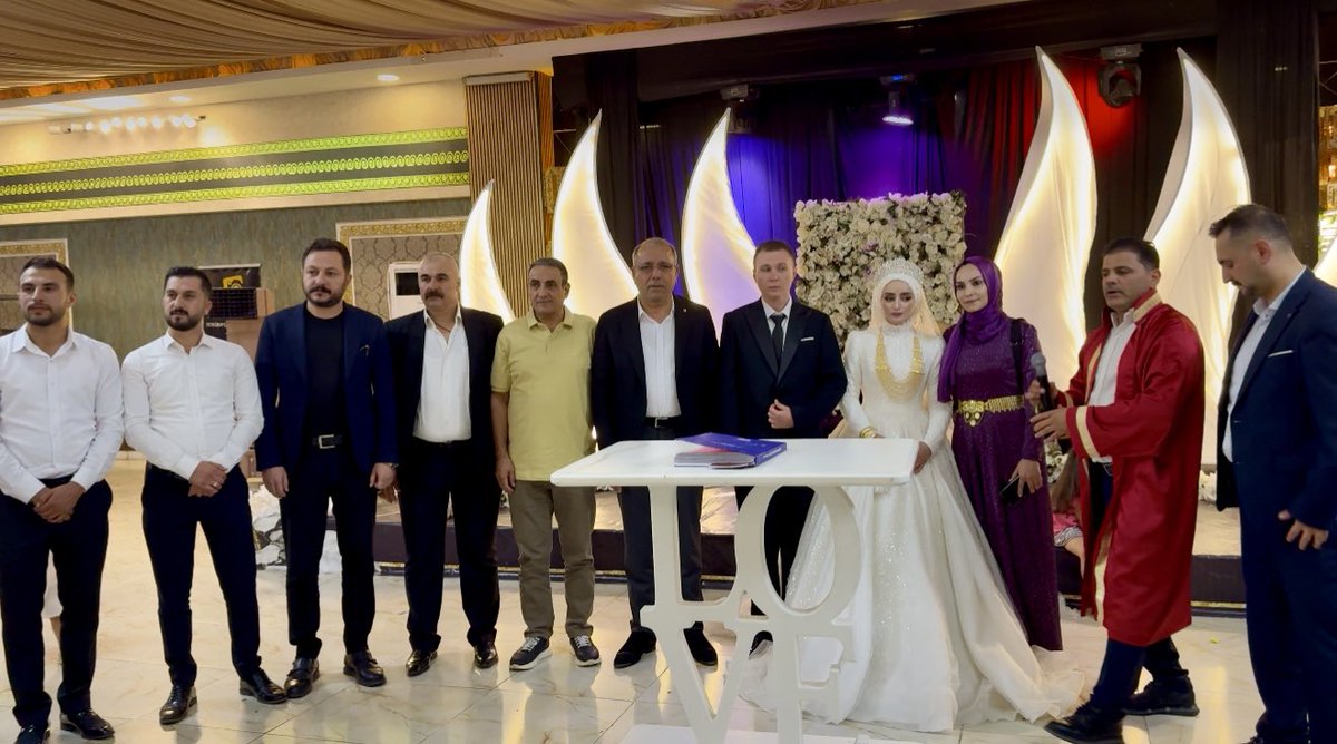 Zahireciler Borsası (Buğday Pazarı) Esnafımızın emektarı Ali AÇMA Kardeşimizin Oğlu,
MEHMET EMİN İle TUBA GÜMÜŞ Çiftinin düğün merasimine katılarak mutluluklarına tanıklık,
Nikah akdine şahitlik ettik.
Genç çiftimizi tebrik eder,Rabbimden kendilerine Salih ve Saliha evlatlar