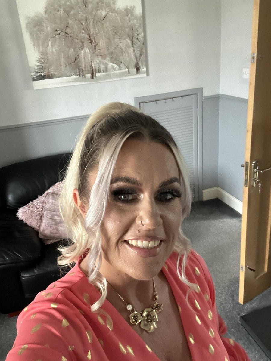 Rachybarton's tweet photo. #scrubbingupokfor47
#nofilter
#weddingguest
#toiletselfie 
Hair by Kel
Makeup by jamiemua
Dress: @girlinmind 
Shoes @clarksshoes 
Bag @TKMaxx_UK 
Nails by Victoria’s nails
Perfume @Viktor_and_Rolf Flowerbomb https://t.co/M08OkIeo3r