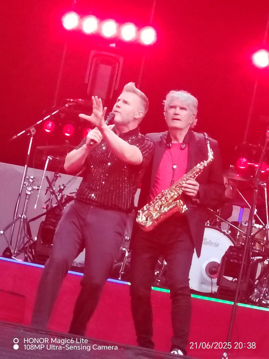 Bayfs29's tweet photo. @GaryBarlow Fantastic night with my bestie last night @LauraLizTT at Gary so happy to have been there sharing memories and meeting more of the Thatter family. https://t.co/yGSo13RTwO