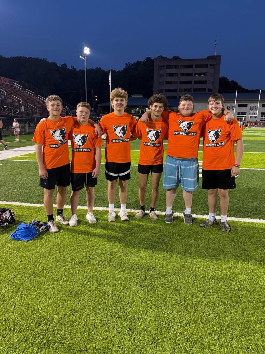 BLBobcatsFB's tweet image. ‘29 ATH. Lincoln Hamilton, ‘29 HB Grayson Hall, ‘29 QB Eli Jarrell @EliJarrell12 , ‘26 ATH. Isaiah Allen @ohthat_z , ‘29 OL/DL Noah Akers, and ‘29 OL/DL Kruze Maynard went camping @UPIKEFOOTBALL this past Friday!