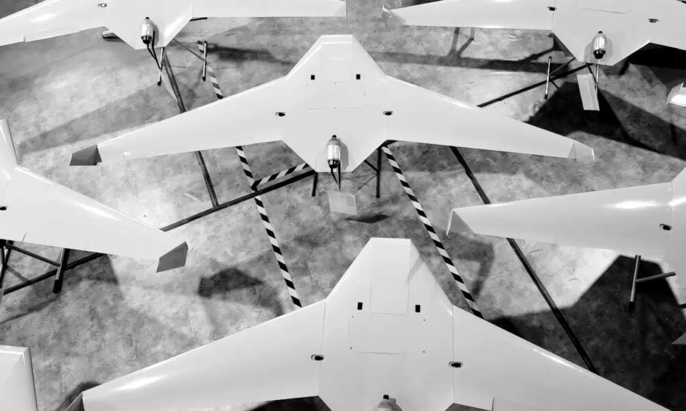 OpexNews's tweet image. 💥 Le Veloce 330 entre en scène.

Le ministère des Armées démarre les expérimentations d’une nouvelle munition téléopérée développée par @EOStechnologie, avec le soutien de la @DGA et de l’@Agence_ID. #PAS2025 

En savoir plus 🔗 opexnews.fr/veloce-330-eos…