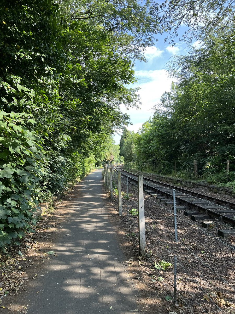wilkoloopylu's tweet image. #NHS1000miles week 25 for 2025
Walk 🚶‍♀️10.83 miles 
Run 🏃🏻‍♀️ 25.03 miles
Total 33.49 miles 
YTD 950.38 miles 
Chester marathon training commenced. a warm week, so started the garden renovation, shed is coming along with a chalkboard for the kids! Pergola upgrade  is next!