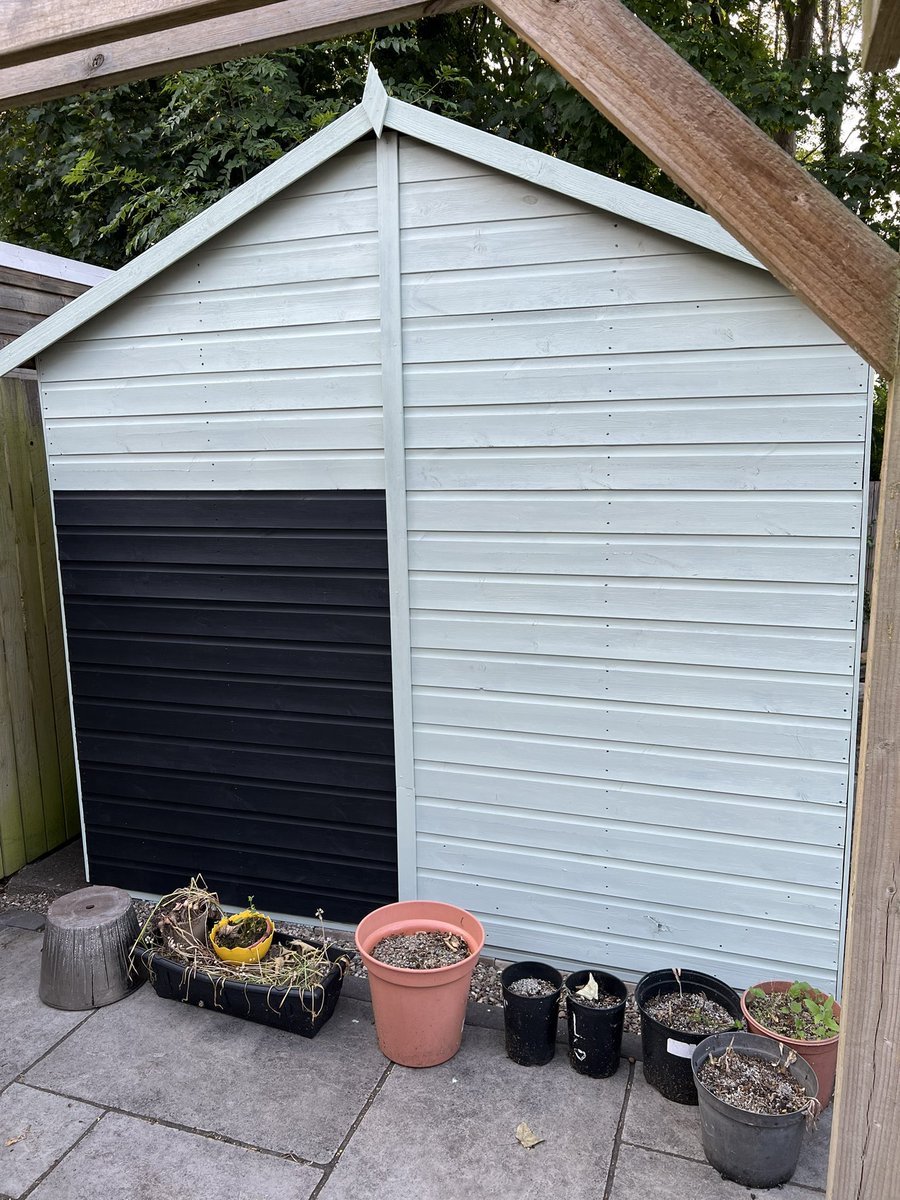 wilkoloopylu's tweet image. #NHS1000miles week 25 for 2025
Walk 🚶‍♀️10.83 miles 
Run 🏃🏻‍♀️ 25.03 miles
Total 33.49 miles 
YTD 950.38 miles 
Chester marathon training commenced. a warm week, so started the garden renovation, shed is coming along with a chalkboard for the kids! Pergola upgrade  is next!