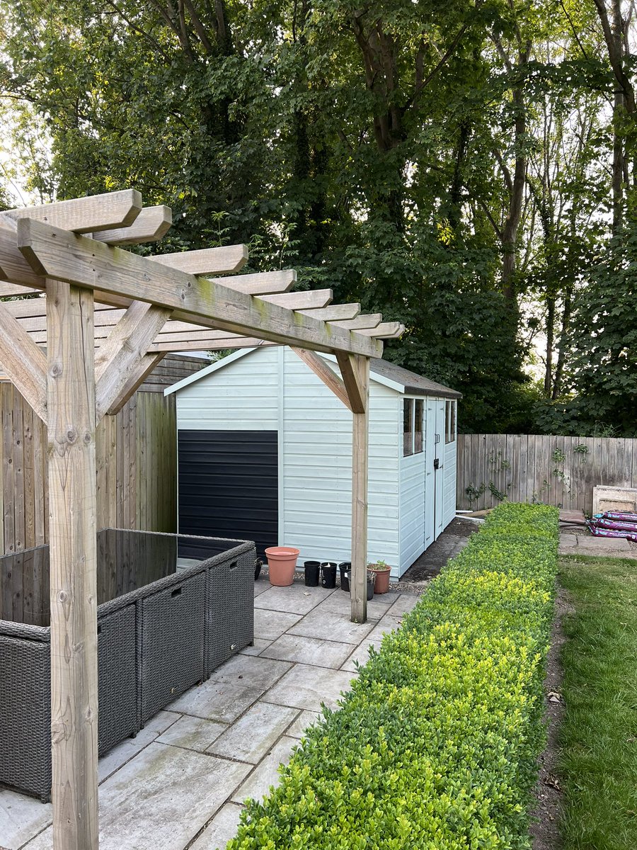wilkoloopylu's tweet image. #NHS1000miles week 25 for 2025
Walk 🚶‍♀️10.83 miles 
Run 🏃🏻‍♀️ 25.03 miles
Total 33.49 miles 
YTD 950.38 miles 
Chester marathon training commenced. a warm week, so started the garden renovation, shed is coming along with a chalkboard for the kids! Pergola upgrade  is next!