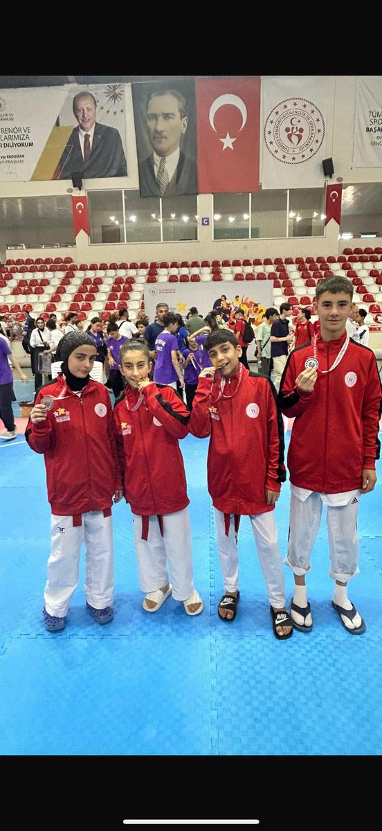 🥋 TAEKWONDO | Anadolu Yıldızlar Ligi Yarı Final Başarısı
Amasya’da düzenlenen yarı final müsabakalarında Erzurum rüzgârı esti! 💥

🔹 Erkek Takımımız Türkiye 2’ncisi
🔹 Bayan Takımımız Türkiye 3’üncüsü oldu!

Teşekkürler çocuklar, teşekkürler hocalarımız!