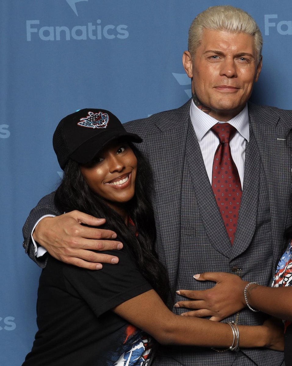 ALEXANDRAA✰ tweet media