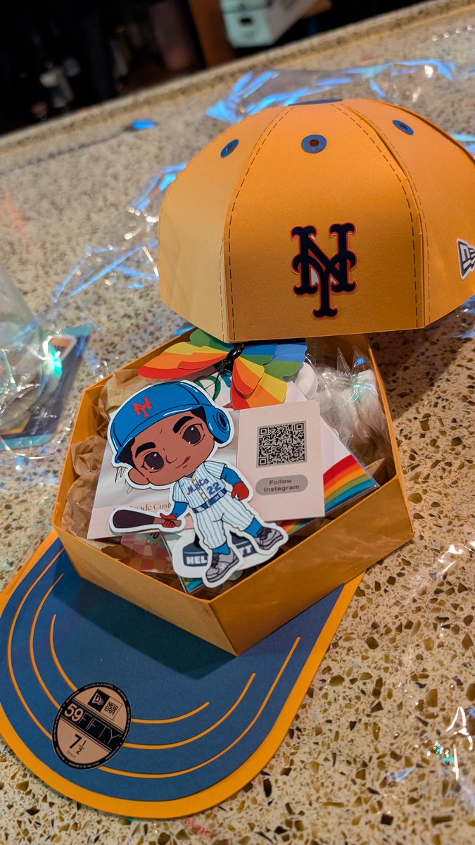 purplemisfit's tweet photo. Last night's watch party was so fun! Even won this awesome gift. @Ech119 is so talented and such a great host! #queensofqueens https://t.co/H0to5A3joZ