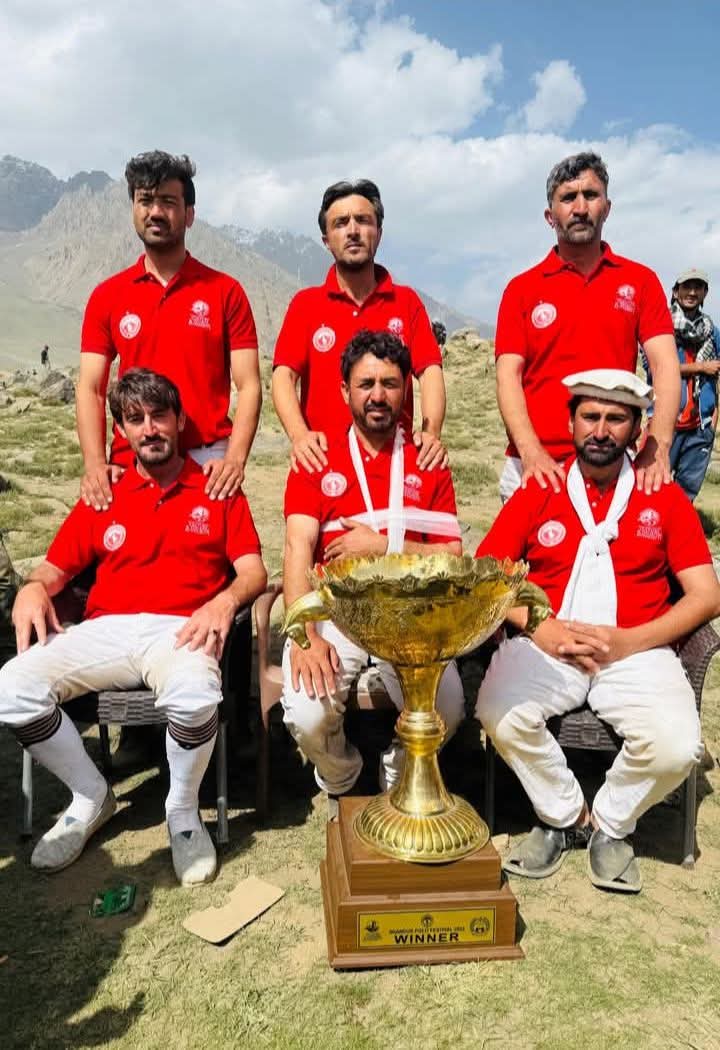 ChitralToday's tweet photo. CHITRAL A team with the trophy. 
#ShandurPoloFestival https://t.co/NOOicQJOia