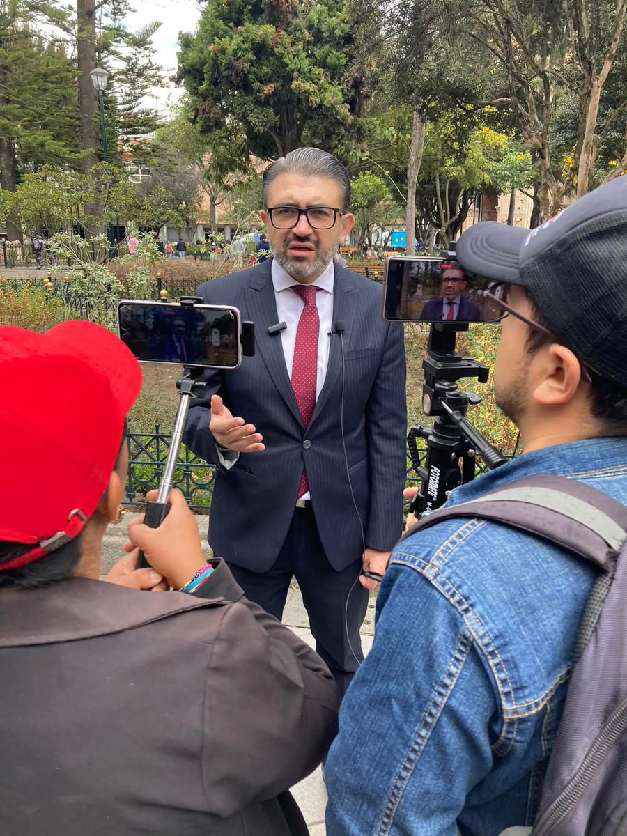 rolivj's tweet photo. Excelente Sr Presidente @DanielNoboaOk designar al Dr @x_bermudez_l como Gobernador d la Provincia del Azuay, una persona prova de experiencia y trabajo, q Papi Dios le ilumine, y le dirija por los senderos del bien para q tome las mejores decisiones para la Provincia del #Azuay https://t.co/v4HthFjHPL