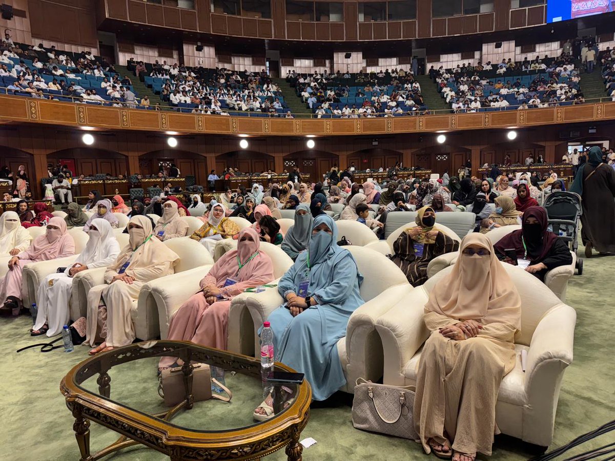 JamaatWomen's tweet photo. *ڈاکٹر حمیرا طارق*
(سیکرٹری جنرل حلقہ خواتین جماعت اسلامی پاکستان)اور ان کی ٹیم نے یوتھ ڈیجیٹل سمٹ میں شرکت کی۔ نوجوان بچیوں اور خواتین کی دلچسپی نے اس کو ایک کامیاب اور متاثر کن ایونٹ بنا دیا۔

#YDS2025 #YouthDigitalSummit #UniteToRebuildPakistan #JamaateIslami https://t.co/Lnu4Q1Fo60