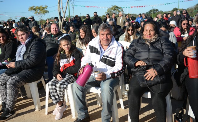 Sixto_Foto's tweet photo. El Municipio de Garupá celebró sus 83 años con su tradicional desfile y reconocimiento a vecinos históricos
📌Mirá todas las fotos de esta cobertura en el link
👉https://t.co/BPy64AYNpP https://t.co/q5Mc9Mpq4G