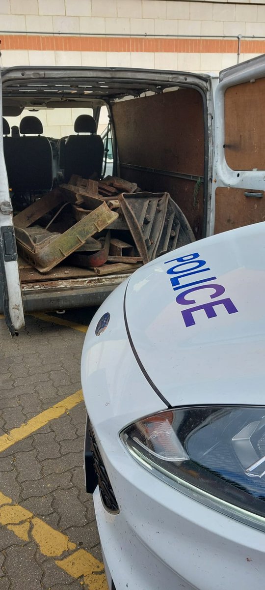 KentPoliceRural's tweet image. The team have tracked down and arrested 2 males in #London, following the theft of metal from a farm in #Lenham this morning.
We have also recovered stolen property and seized their van.
The team will continue to cross borders to track down those who commit crime in Kent. RH