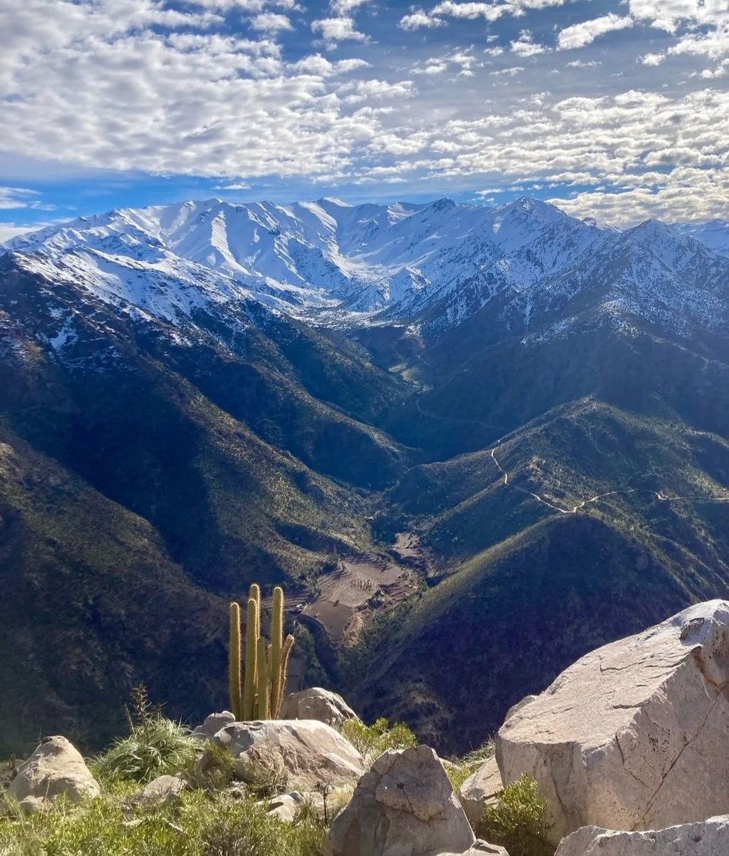 Desde cumbres nevadas hasta laderas boscosas...😁 Así es la zona cordillerana de nuestra región.

#ValleAconcagua, <a href="/REG_Valparaiso/">Región de Valparaíso</a>. 🇨🇱
