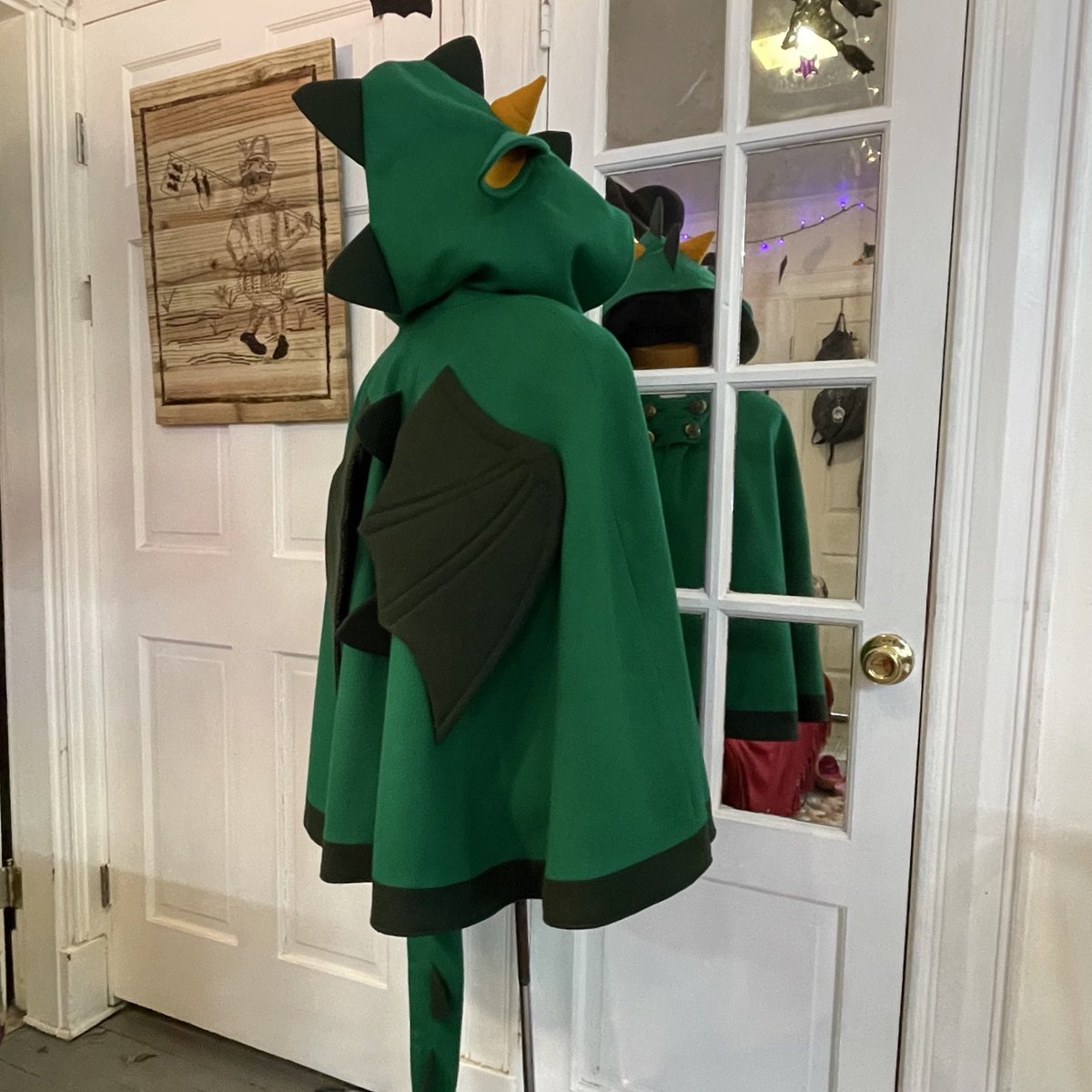 sophieraccoon's tweet image. Another custom dragon cape complete!

Made of a wool melton lined with a polyester scale textured jacquard. The cape features scales, ears, horns, and a removable tail. 
I used some vintage heraldic dragon buttons and toggles to close the front.