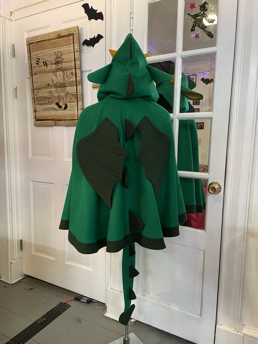 sophieraccoon's tweet image. Another custom dragon cape complete!

Made of a wool melton lined with a polyester scale textured jacquard. The cape features scales, ears, horns, and a removable tail. 
I used some vintage heraldic dragon buttons and toggles to close the front.