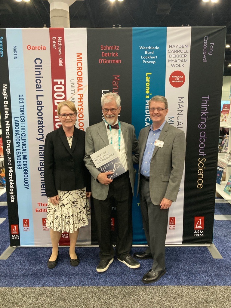 ASMicrobiology's tweet image. Randall Hayden, Karen Carroll &amp;amp; Alex McAdams, editors of the new Manual of Molecular Microbiology, took to the #ASMicrobe studio stage to spotlight key updates in molecular techniques &amp;amp; translational insights shaping the field today—then posed for a fun pic at the ASM booth!