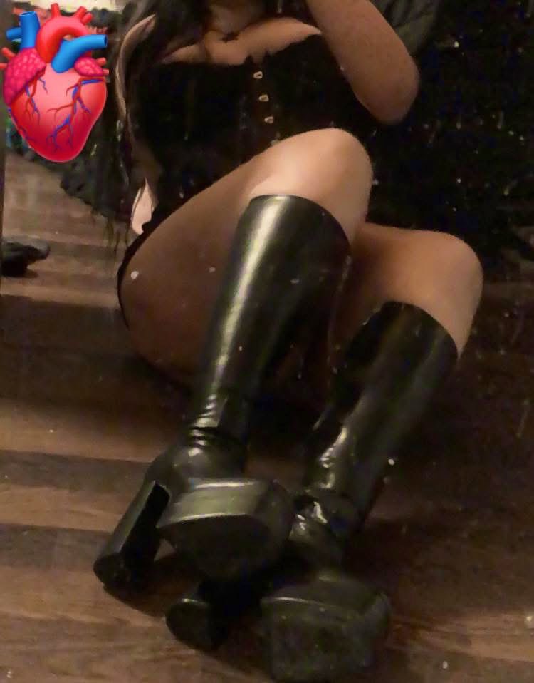 clownclikkie's tweet image. goodmorning clownclikkie nation
my priv acc saw these first
im obsessed w my boots 🙂↕️