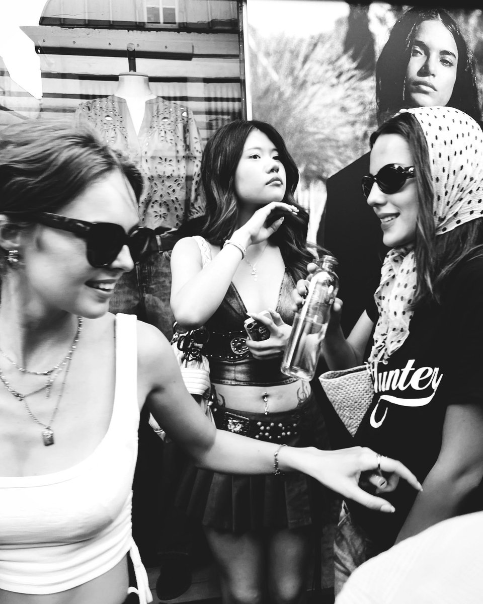 Fête de la Musique dans le #Marais - Paris 
instagram.com/cyberpetrus 
#PhotoDeRue #StreetPhotography #StreetPhoto #FDLM2025 #FetedelaMusique #FeteDeLaMusique2025