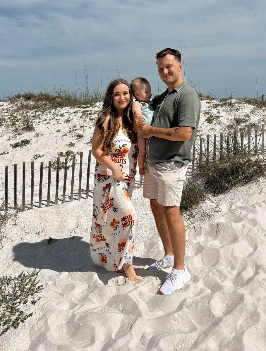 When you purchase from my shop, this is who you’re supporting🤍

I’m Anna the owner of roseandquartz.com your support would mean the🌍! I’d be honored to have you as my next customer

We have so many crystals available as well as mystery boxes! Every order comes with a gift