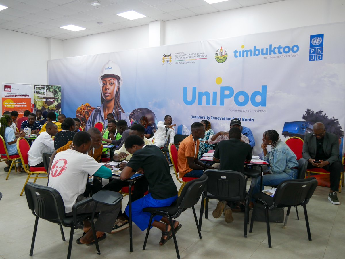 PNUDBenin's tweet photo. L’une des étapes clés du hackathon #Unleashhack au Bénin a été la définition du problème, du défi à relever, en se basant sur les besoins des utilisateurs.
Les jeunes ont partagé leurs idées en équipe et se sont investis dans la recherche de solutions.
#UniPod #Timbuktoo https://t.co/OXpZRA1jyP