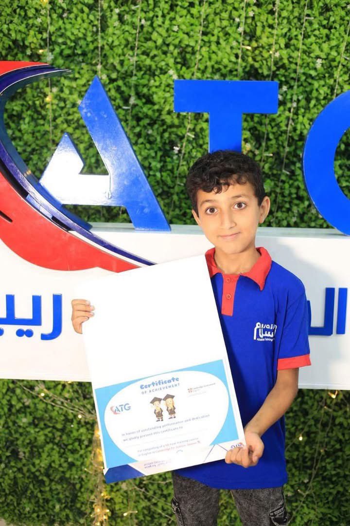 من طفل بيتعلم ببرنامج كامبريدج التدريبي للاطفال الى طفل جائع بيبحث عن الطعام تحت النار والقذائف والدبابات 
تذكرونه ؟