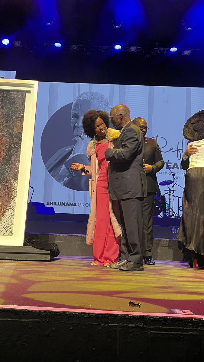 Powerfm987's tweet photo. Ms Hlatshwayo present President Mbeki with a portrait of his image.

#12YEARSOFPOWER #MBEKI83 https://t.co/it2lw3POMd