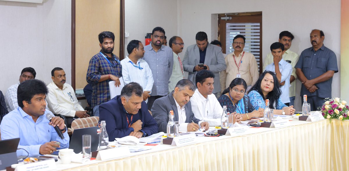 Hon'ble Commerce Minister <a href="/PiyushGoyal/">Piyush Goyal</a> Sir took a review of <a href="/TobaccoBoard/">TOBACCO BOARD</a> in Guntur, AP &amp; stressed the initiation of skill courses for farmer's children, amongst other beneficial measures. Also present were Hon'ble MoS <a href="/PemmasaniOnX/">Dr. Chandra Sekhar Pemmasani</a> Sir &amp; Hon'ble TG Bharath Sir. 
<a href="/DoC_GoI/">Dept of Commerce, GoI</a>