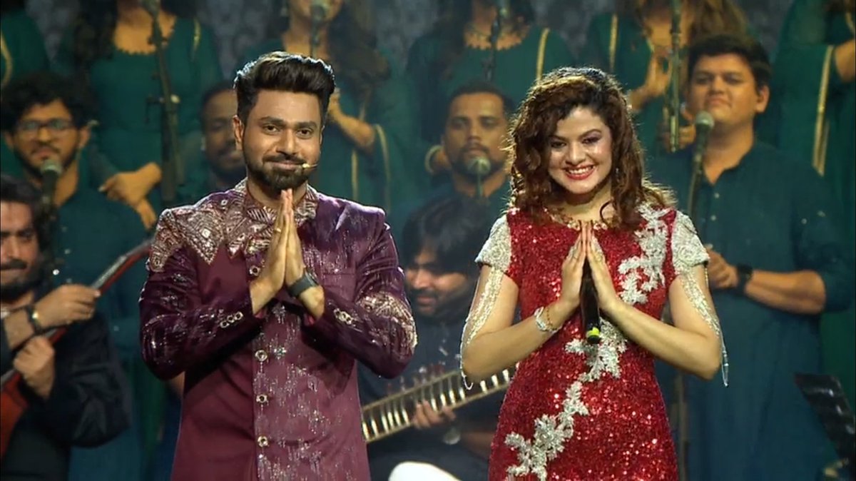 thantophobic_rd's tweet photo. If you love music in a real sense, and if you haven't watched the performance of Palak Muchhal, Mithoon &amp; Mumbai Film Orchestra then my friend, you are really missing something!! That piece of art has goosebumps in every single bit🫶! Zyada bol saku utni aukaat nahi h meri🥹 https://t.co/FPvBKvNMOK