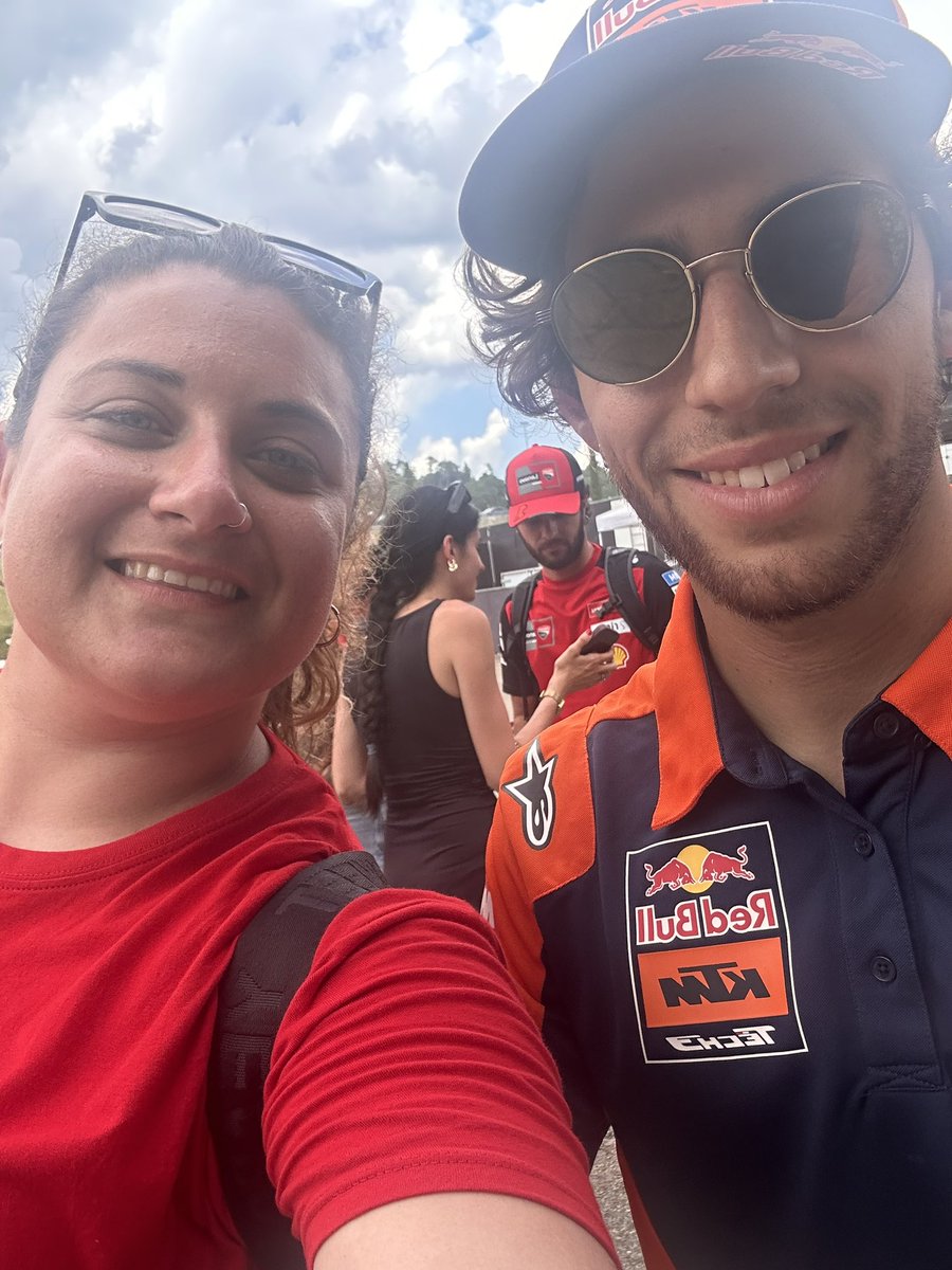 fedeMV3's tweet image. i due giorni più belli di sempre, SEMPRE
incredibili e soprattutto non avrei mai immaginato niente di quello che ho passato e vissuto 

il destino ci ripaga SEMPRE nella vita se ce lo meritiamo 

grazie Muge(93)llo❤️ #mugellogp