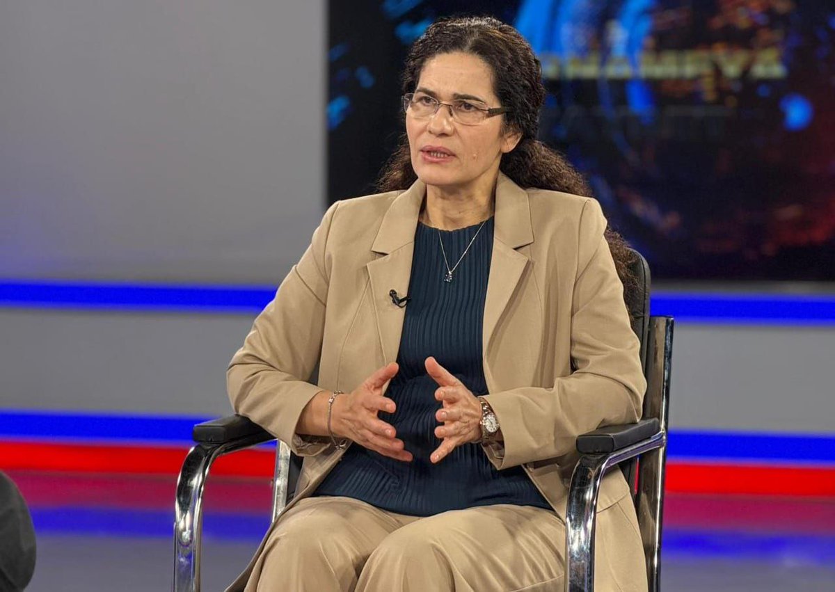 📍"Suriye Arap Cumhuriyeti" adı kabul edilemez

İlham Ehmed önemli açıklamalarda bulundu: 
-Şam müzakereleri hızlandırmalı
-Şam ile görüşülecek konular anayasal meselelerdir
-Demokratik Suriye Cumhuriyeti ismi uygundur
-Anayasayı yazmak için ortak bir komiteye ihtiyaç var