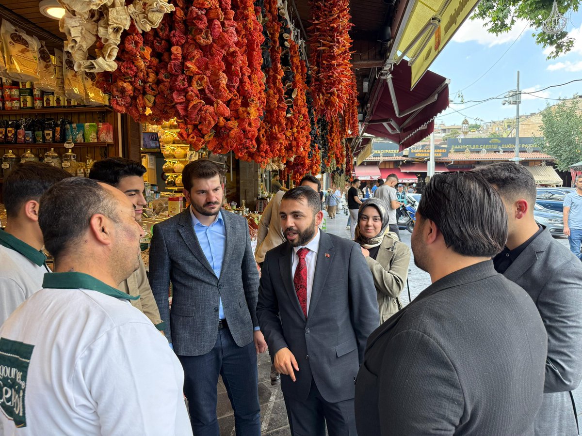 Genel Başkan Yardımcımız, Sivil Toplum ve Halkla İlişkiler Başkanımız Sn. Abdullah Uçan ve bölge koordinatörlerimizle birlikte Elmacı Pazarı esnaflarımızı ziyaret ederek hayırlı işler diledik. 🤝

AK Gençliğin samimiyeti, teşkilatımızın enerjisiyle sahadaydık.

Rabbim tüm