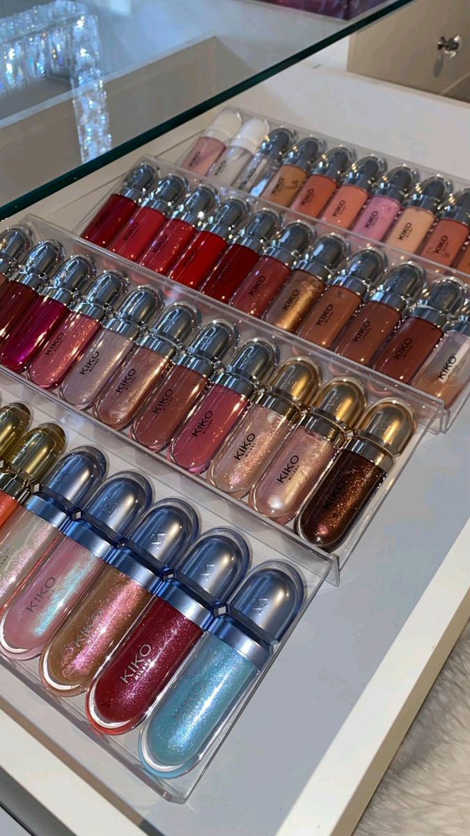 Outfit_Luxy's tweet photo. Kiko lipgloss https://t.co/NH2xQKXrib