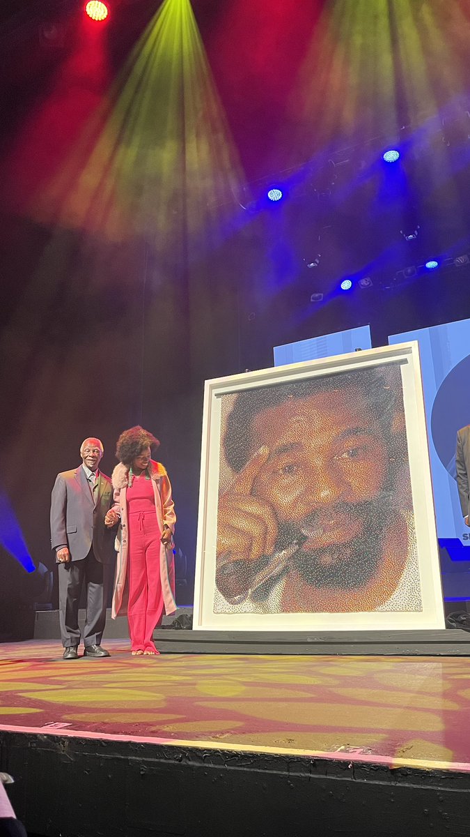 Pilgrim_Entle's tweet image. No drama No Scandal just pure leadership, I love this man #12YEARSOFPOWER #MBEKI83 Thabo Mbeki ❤️