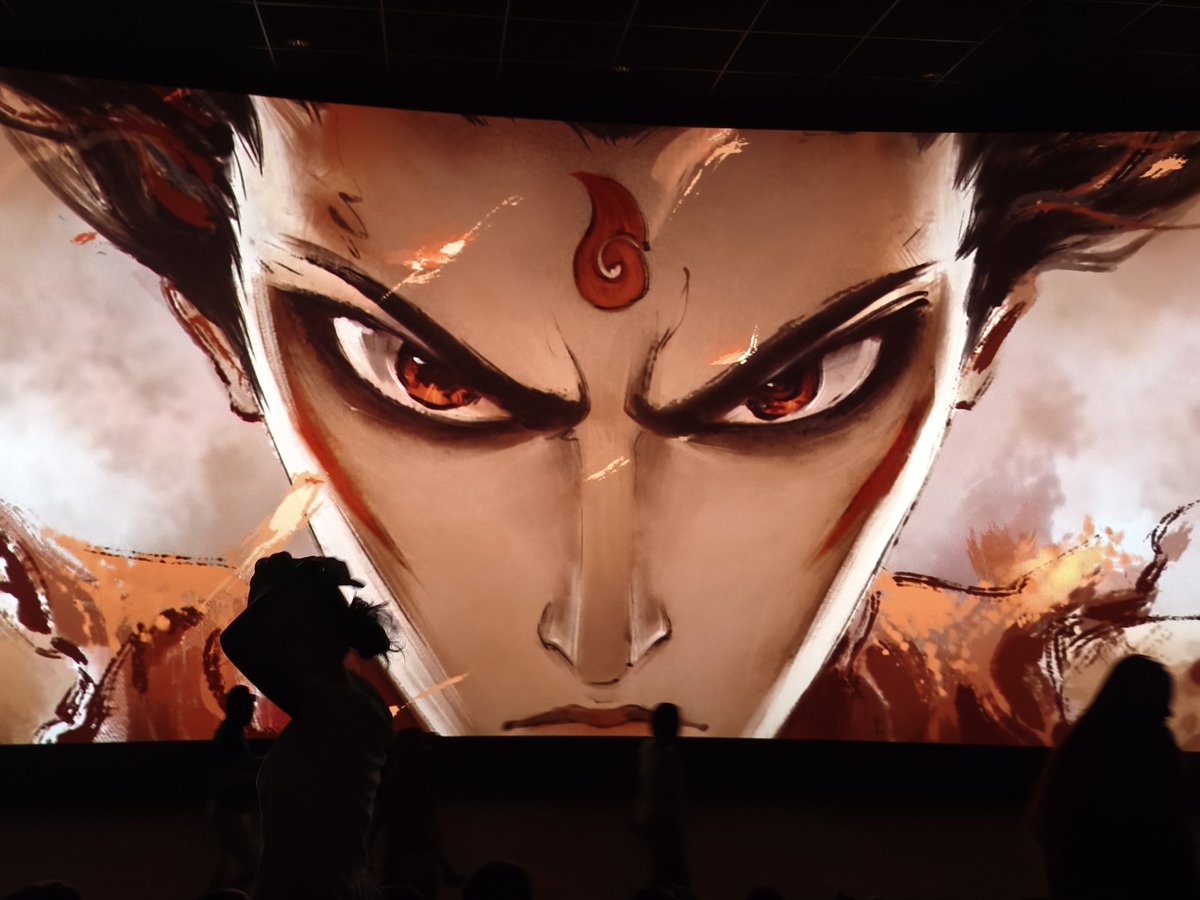 Mis primeras impresiones tras ver #NeZha2:
LA EPOPEYA ÉPICA DEFINITIVA DE ANIMACIÓN.
Esta secuela, es una evolución completa de su predecesora, elevando la épica al máximo clímax narrativo y de batalla, dando escenas apabullantes que me parecen TOP del año.

La animación es
