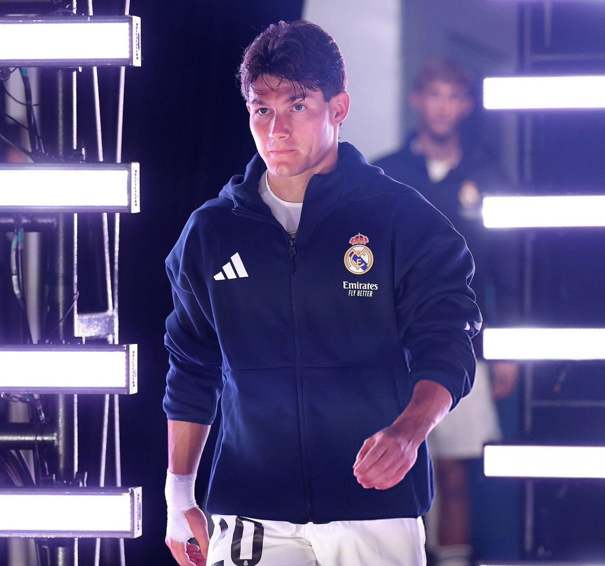 (fan) REAL MADRID FANS 🤍 tweet media