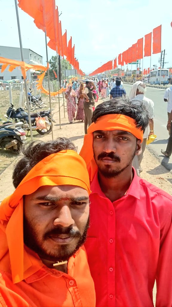 SHINURS1's tweet photo. மதுரையில்  ஹிந்துக்களின்  முருகர் மாநாட்டில்  கலந்து கொண்டபோது....
#மதுரை #HinduMunnan1i #Annamalai #PawanKalyan #BJP4ViksitBharat #madurai  #ॐ #Annamalai4TN @annamalai_k https://t.co/pdkIggDDuV