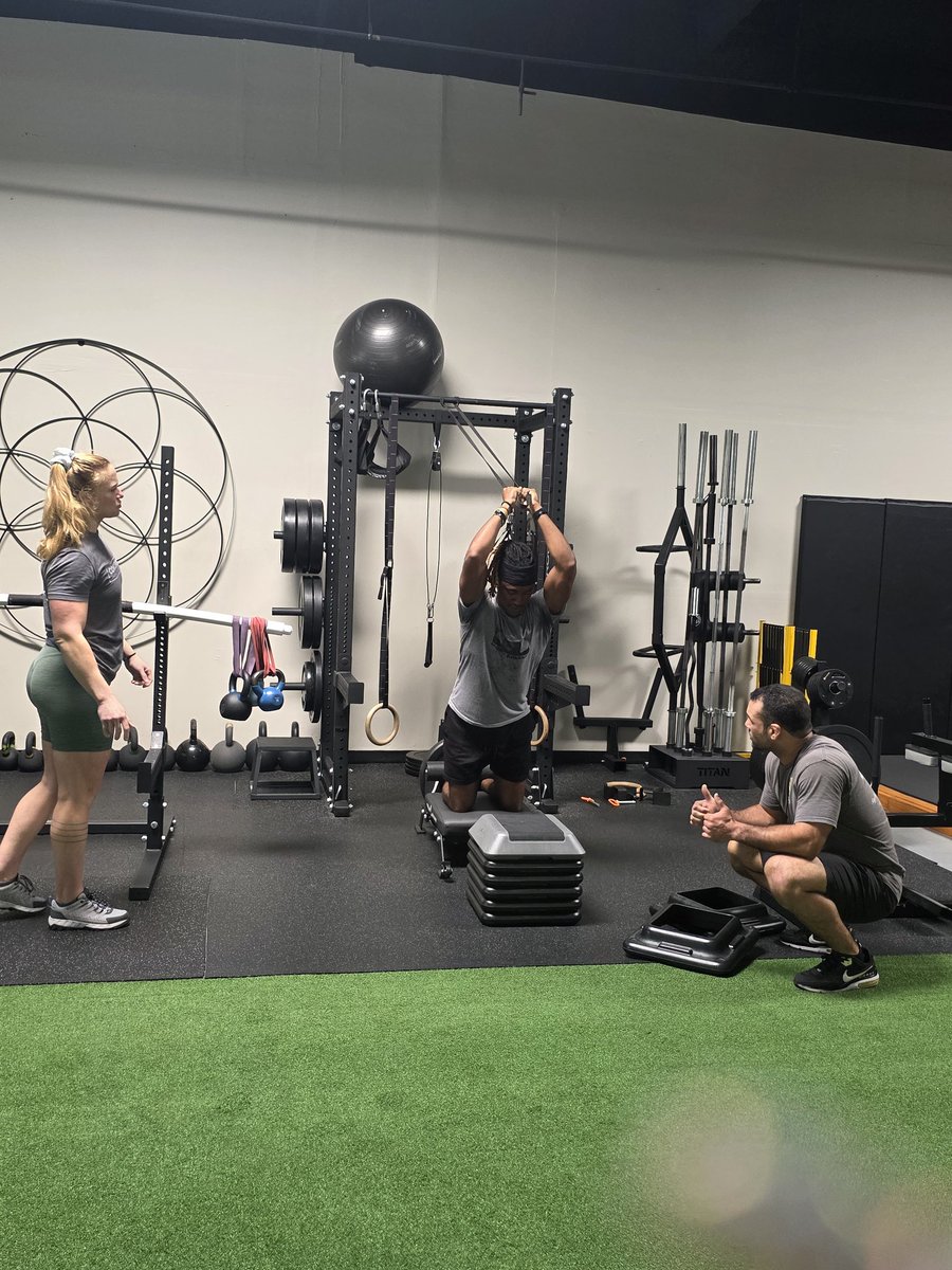 jasminechelle21's tweet photo. Putting in work @ParhamDarrin @CLUFootball @CalLutheranXCTF https://t.co/BVVCwpIZ2O