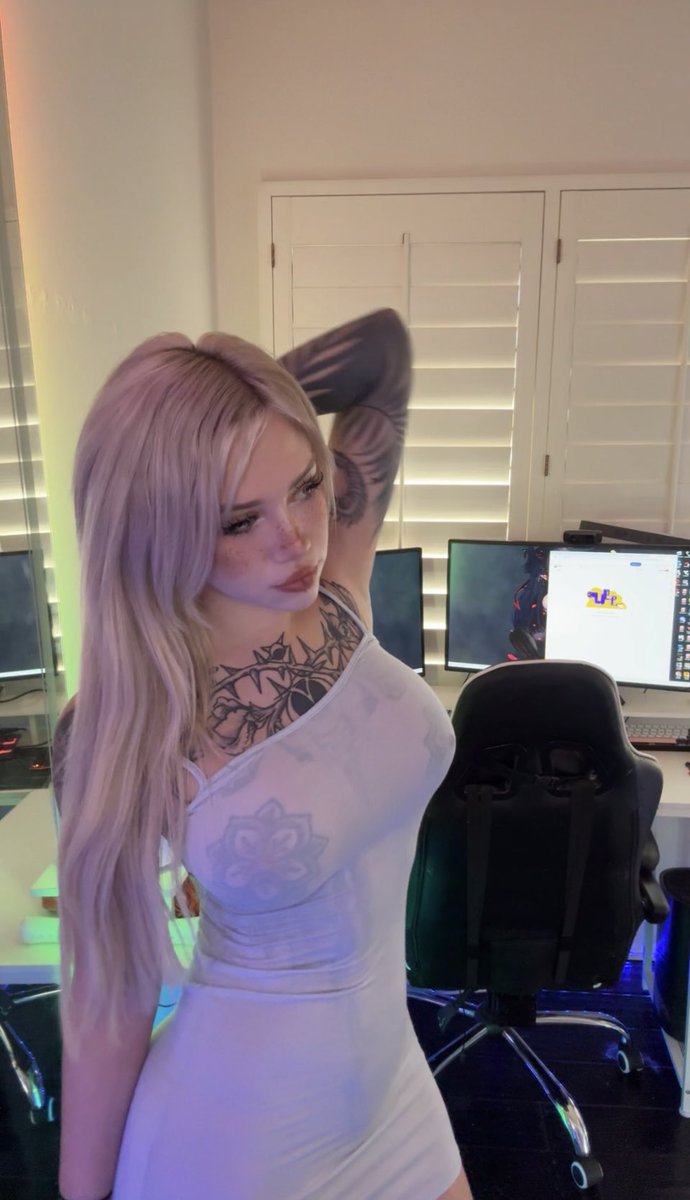 bangeregirl's tweet photo. we should game before ww3 https://t.co/xPUoiJ2BYr